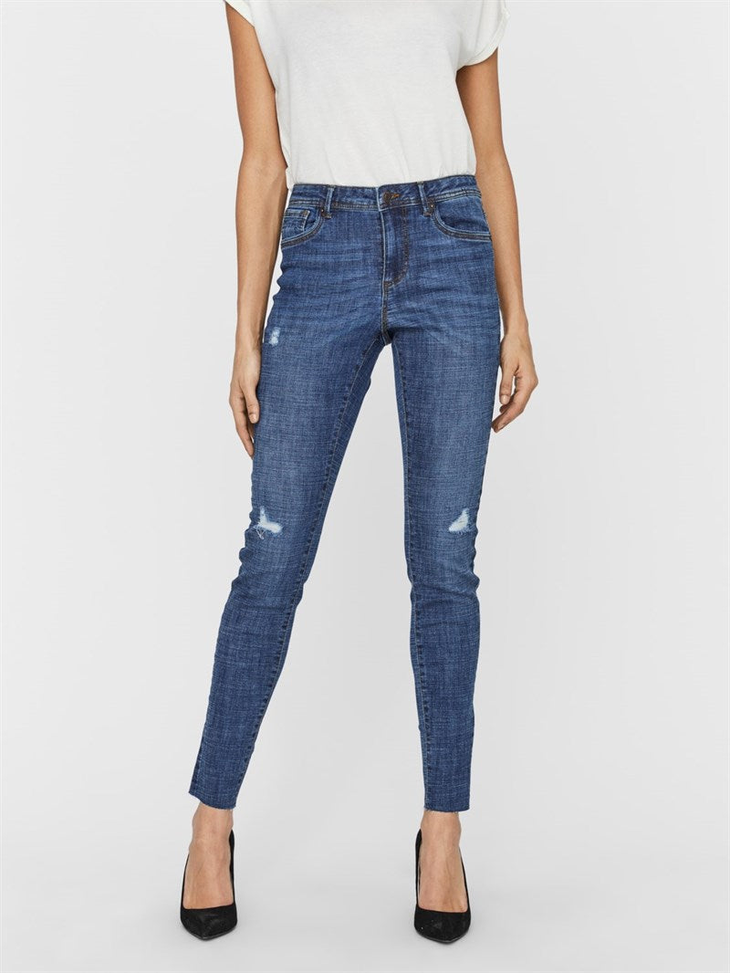 Blue skinny jeans for women featuring ripped knee details, stretch denim fabric, and flattering slim-fit design for modern street style.