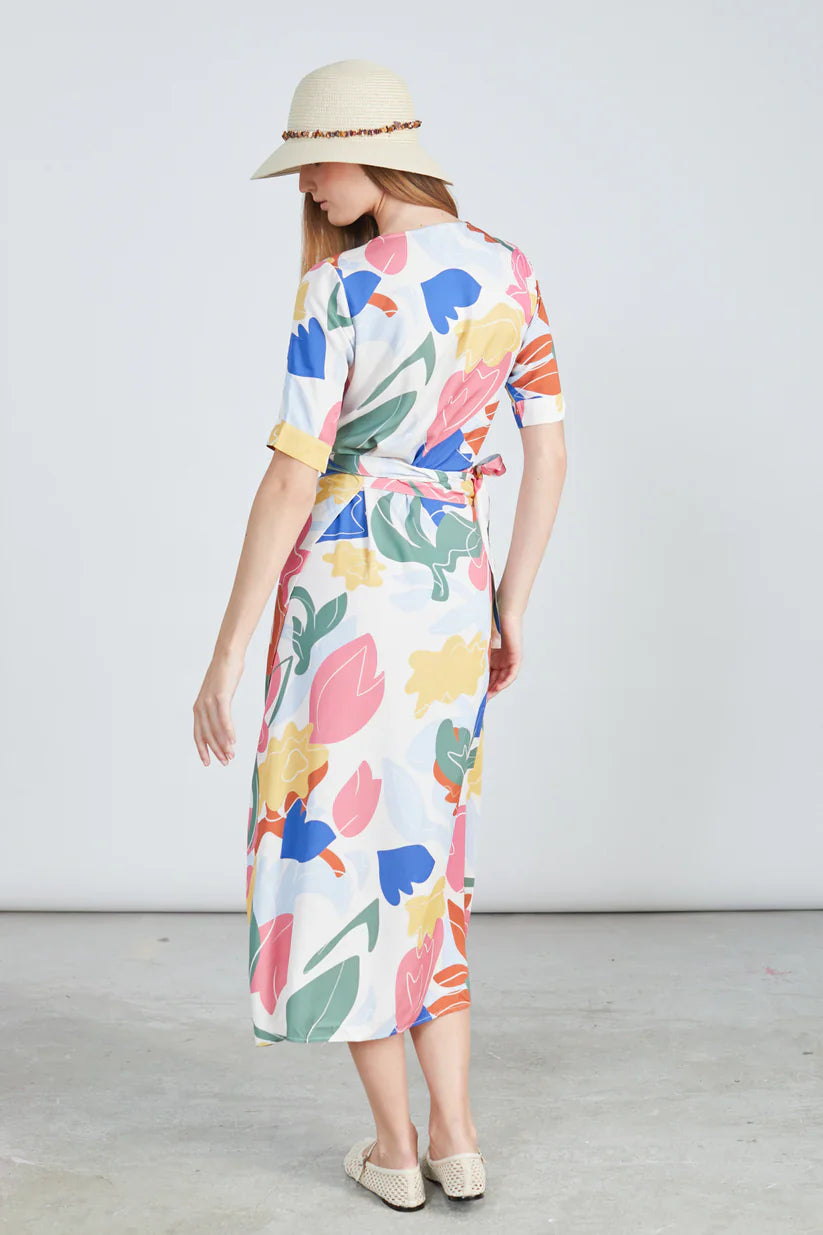 Trendy multicolor resort dress featuring modern abstract artwork print and relaxed luxury styling.