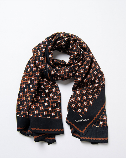 Surkana women’s black geometric print scarf with rust brown and white pattern for chic layering, travel outfits, and stylish everyday accessories.