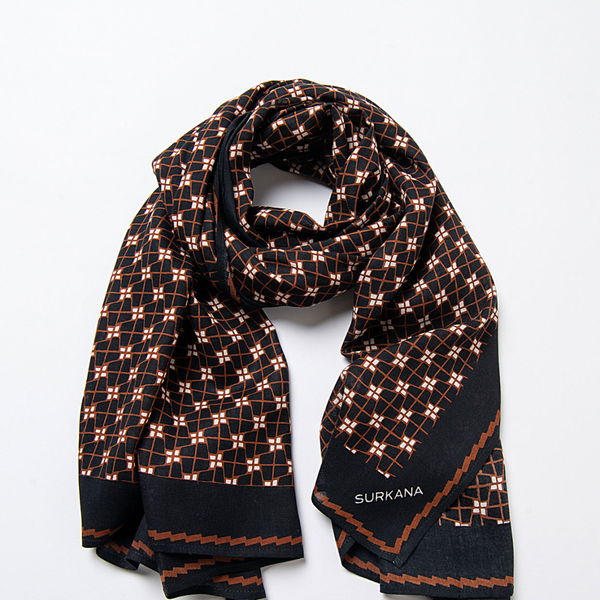 Surkana women’s black geometric print scarf with rust brown and white pattern for chic layering, travel outfits, and stylish everyday accessories.