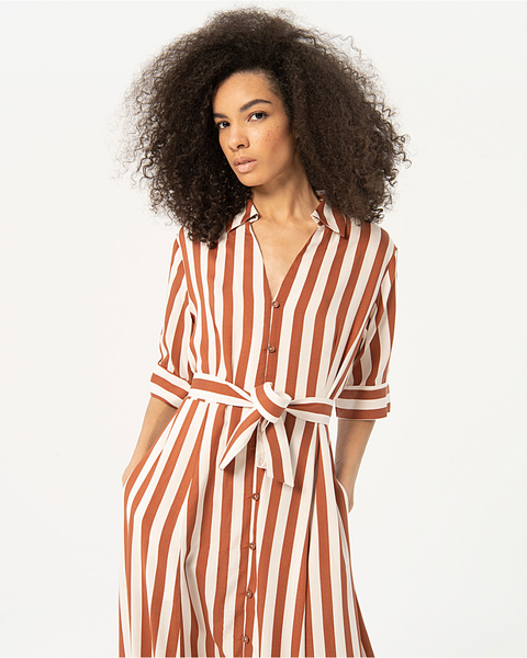 Vestido às riscas