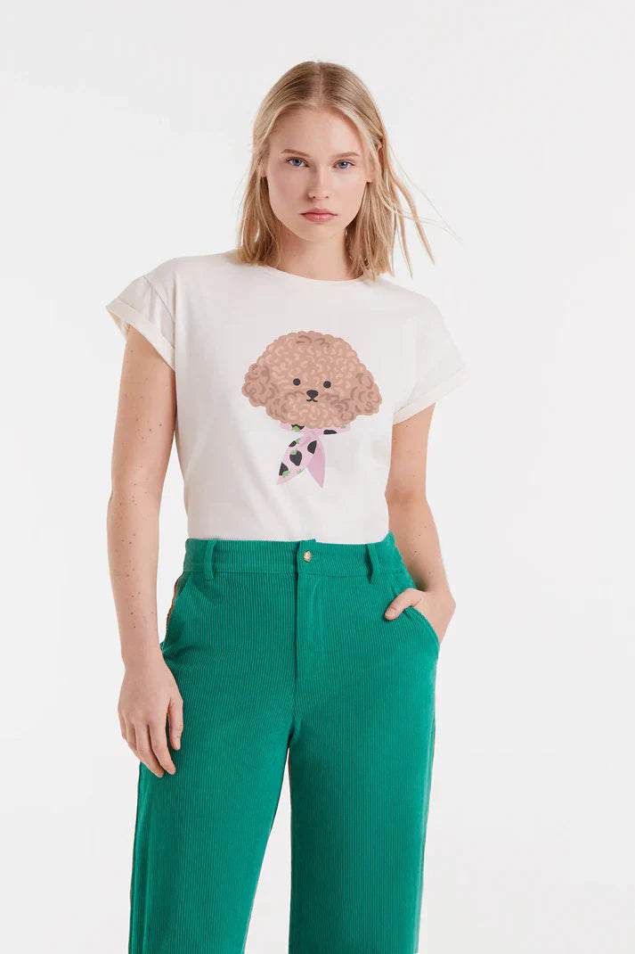 Chic women’s everyday tee with cute dog print and effortless casual aesthetic