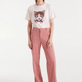 Women’s short-sleeve cat graphic T-shirt with relaxed fit for cute everyday and street style outfits.styling
