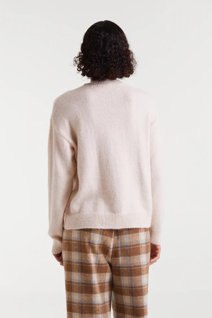 Women's cream graphic sweater with red Après Ski slogan, a cozy winter knit for ski trips, mountain holidays and après ski style.