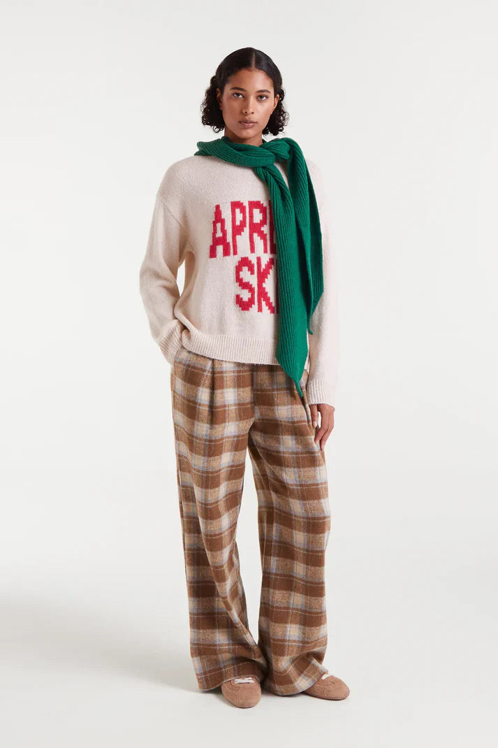 Women's ivory Après Ski pullover sweater with bold red lettering for fashionable ski lodge and chalet outfits.