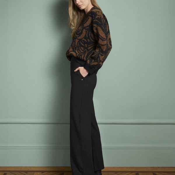Women’s black wide-leg trousers with high-rise waist and relaxed full-length silhouette for chic workwear and smart casual outfits.