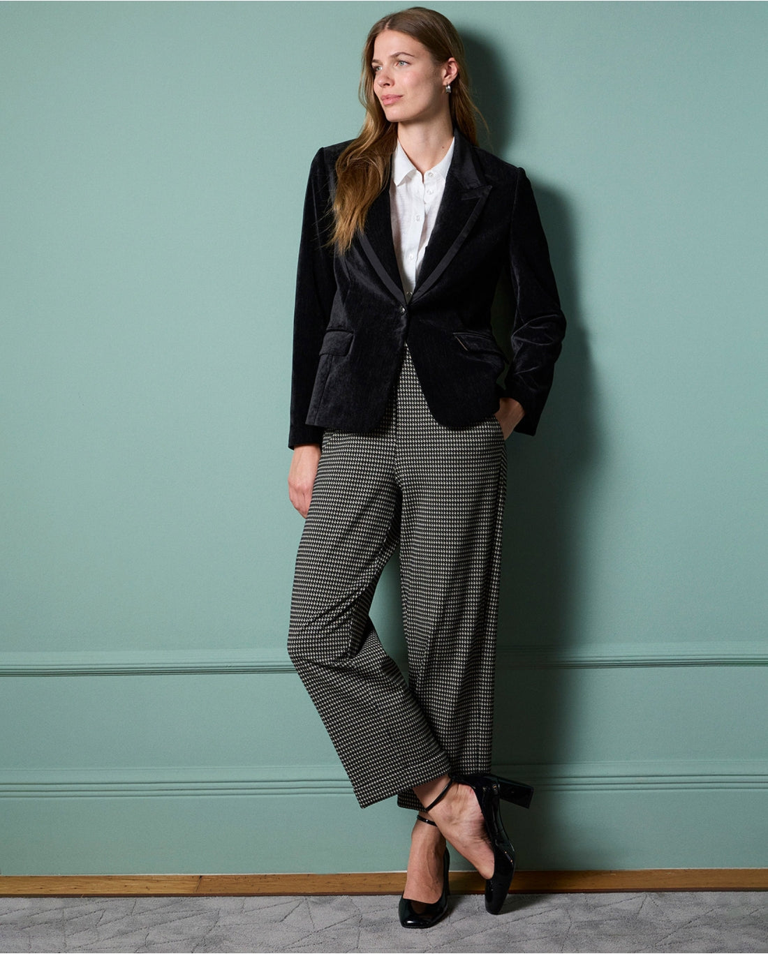 Women’s fitted black velvet jacket with structured shoulders for chic dinner, cocktail, and festive outfits.
