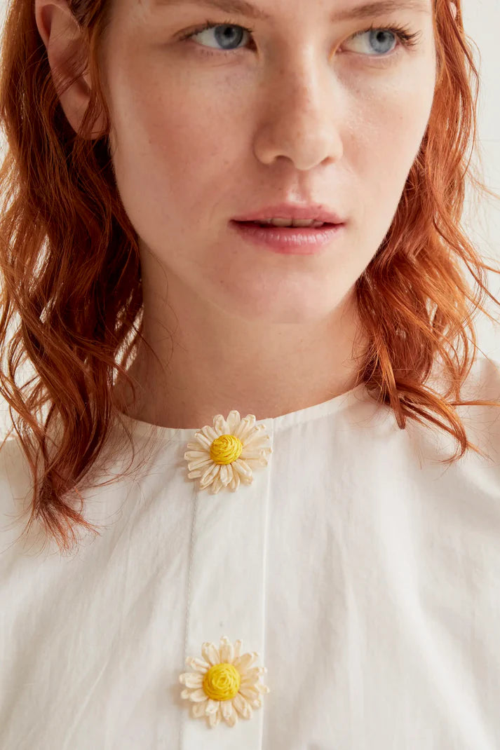 Close-up of Margarida flower woven button covers.