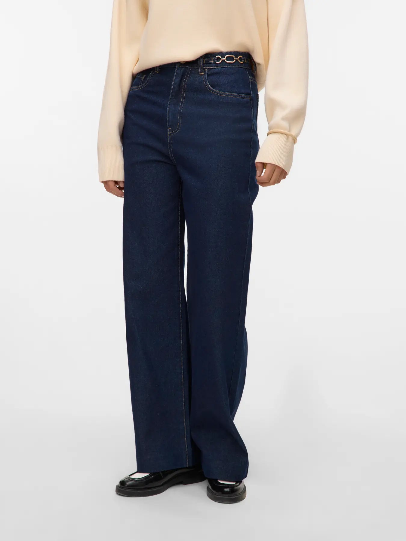 Women's full-length dark wash wide-leg jeans with high waist and classic denim details for versatile everyday wear.