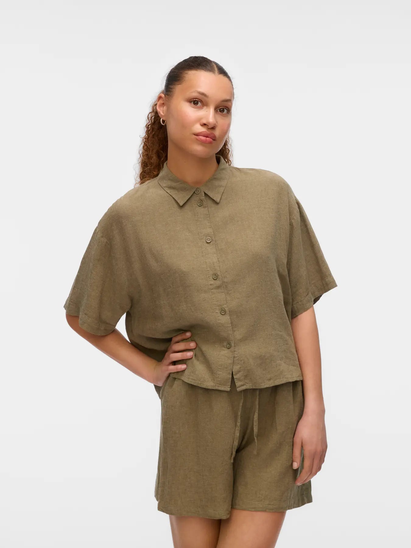 Women's olive linen-blend button-front shirt with short sleeves, relaxed fit and classic collar for effortless everyday style and summer comfort.