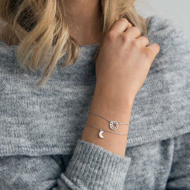 Contemporary gold dreamcatcher geometric jewelry bracelet with lightweight design and timeless elegance.