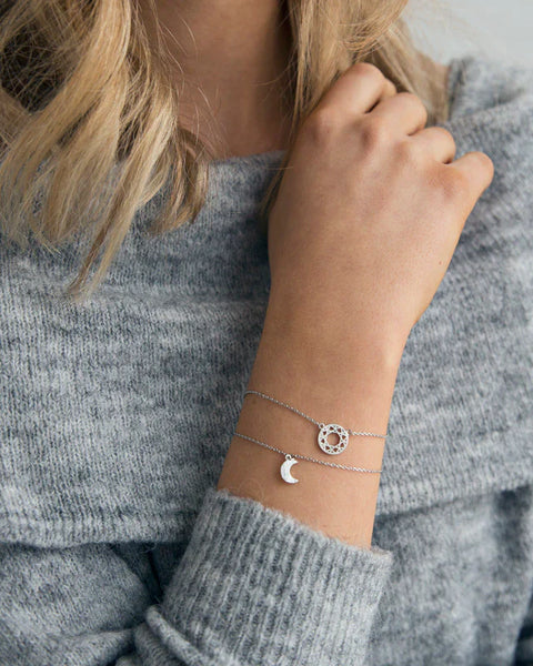 Contemporary gold dreamcatcher geometric jewelry bracelet with lightweight design and timeless elegance.