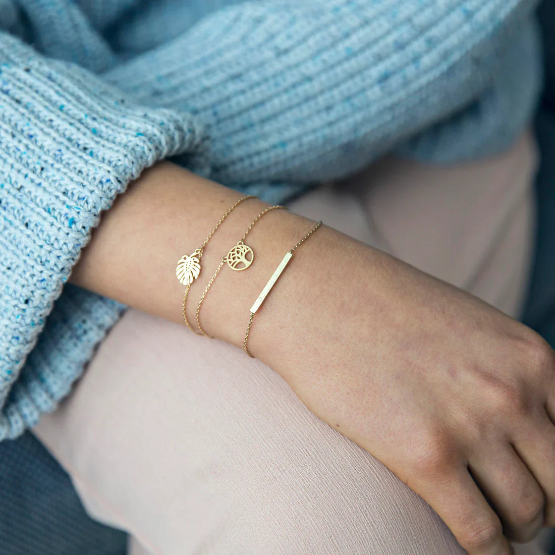 Lightweight gold monstera bracelet with dainty charm and contemporary fashion jewelry appeal.