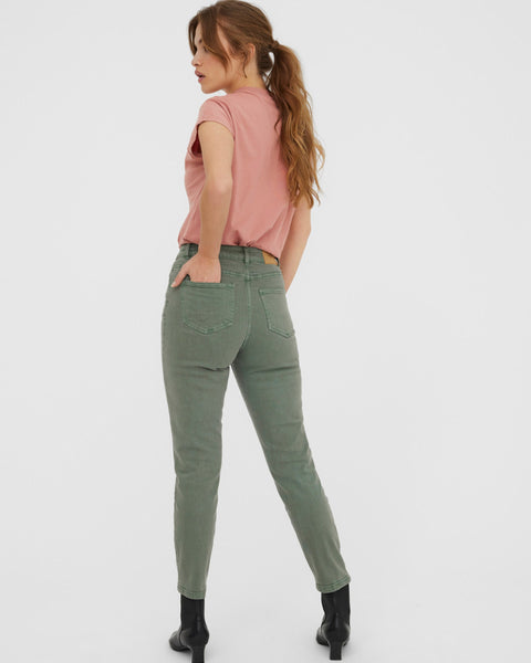 High-waisted green jeans perfect for pairing with sweaters, blouses, and casual tops.