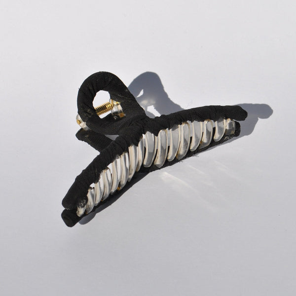 Chic black oversized hair claw clip designed for easy updos, buns, and casual hairstyles.