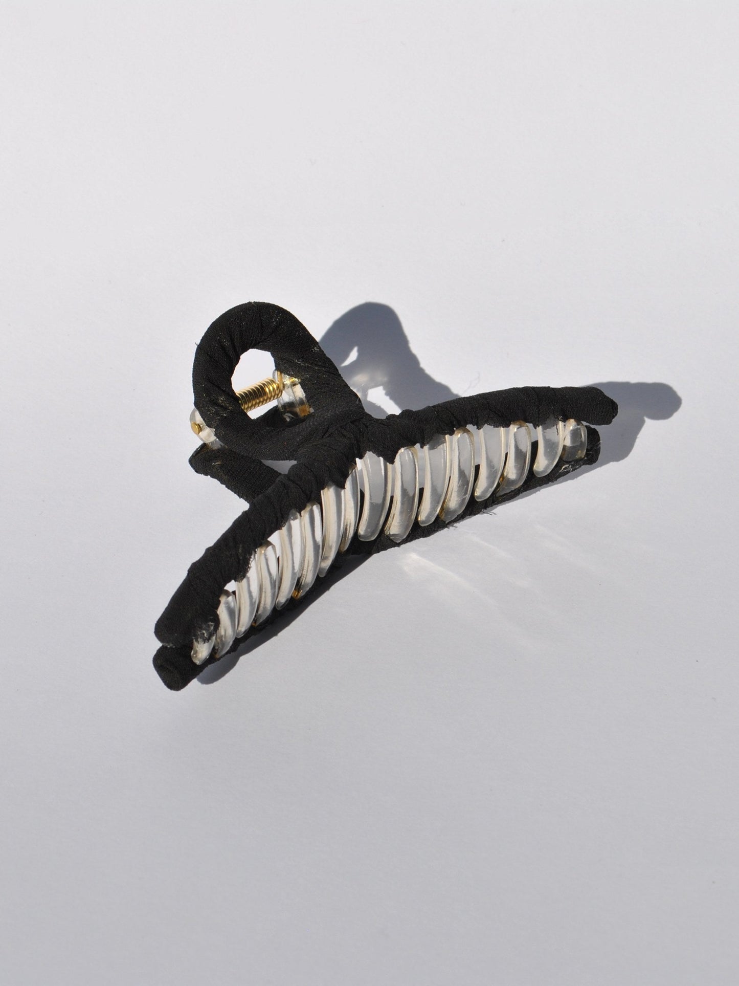 Chic black oversized hair claw clip designed for easy updos, buns, and casual hairstyles.