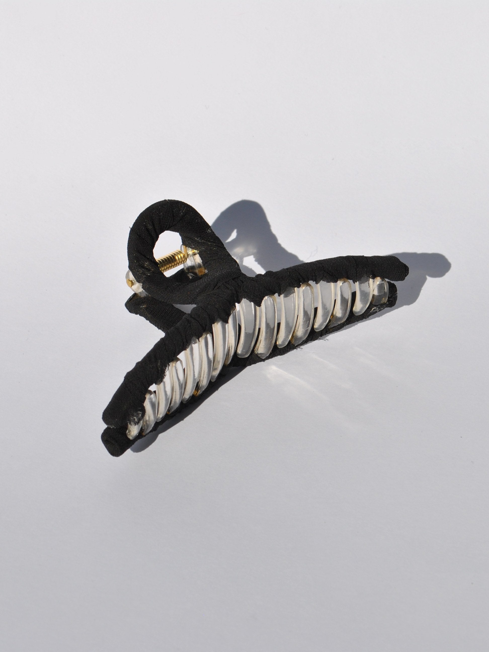 Chic black oversized hair claw clip designed for easy updos, buns, and casual hairstyles.