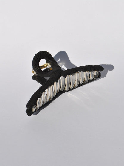 Chic black oversized hair claw clip designed for easy updos, buns, and casual hairstyles.