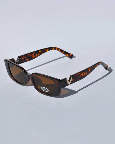 Stylish rectangular tortoise sunglasses with dark tinted lenses and retro 90s aesthetic for casual and vacation wear.