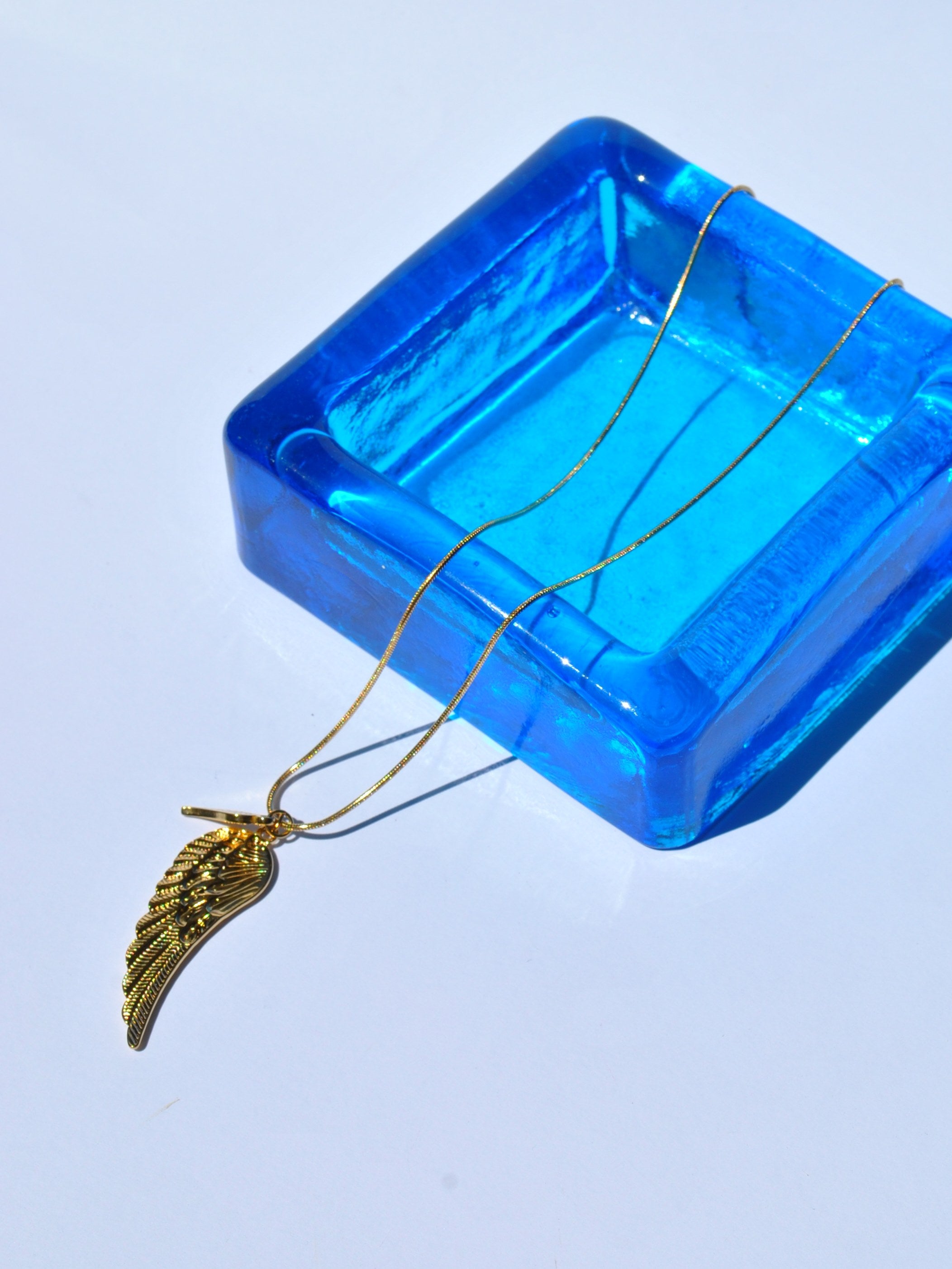 Women’s trendy wing pendant necklace featuring sleek gold finish and delicate minimalist chain design.
