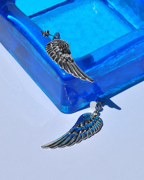Elegant gold angel wing jewelry earrings with lightweight dangling design for stylish women’s accessories.