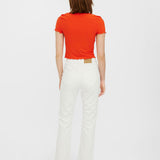 White ankle-length jeans featuring a clean silhouette and contemporary fit.