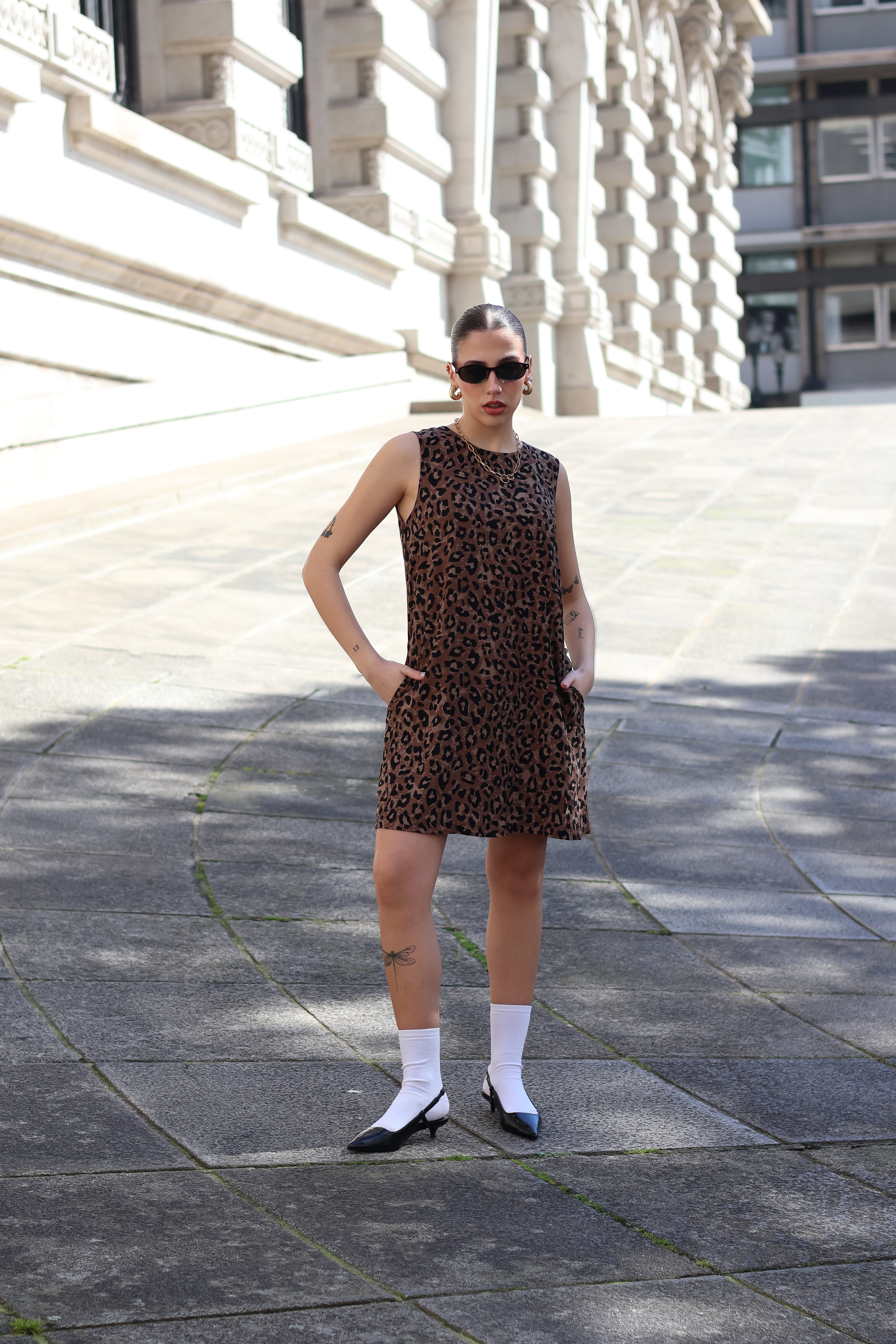 Women’s leopard print shift dress with sleeveless silhouette and trendy quiet luxury street style.
