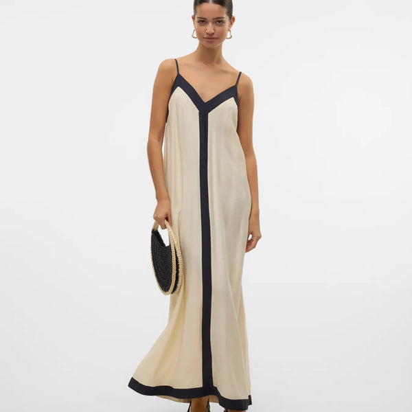 Chic flowy resort dress with contrast trim and elevated European-inspired boutique styling.