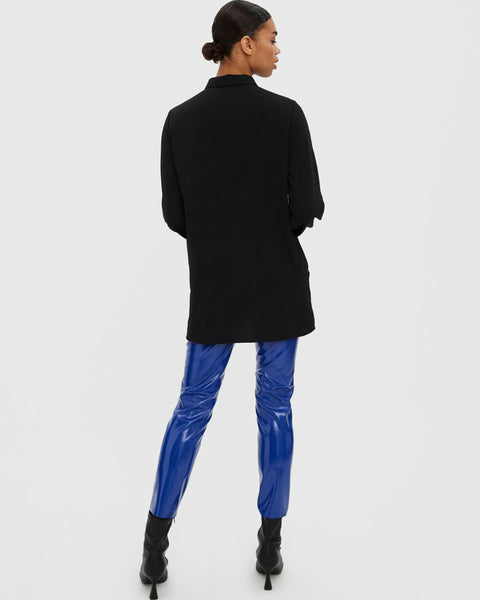Chic black oversized shirt designed for effortless styling with jeans, leggings, or tailored pants.