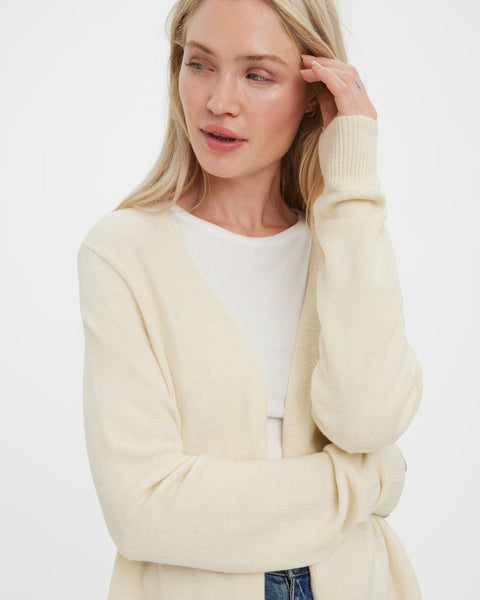 Women's versatile layering cardigan featuring an open front silhouette and cozy knit fabric.