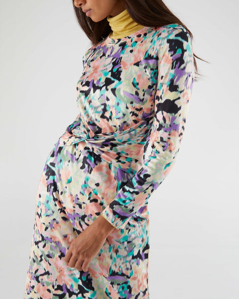 Chic multicolor floral dress with twist-front detail and midi length for trendy women’s fall and winter fashion looks.