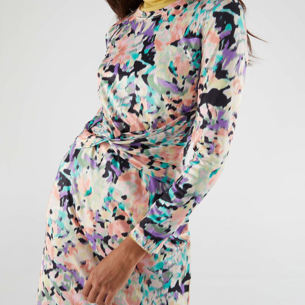 Chic multicolor floral dress with twist-front detail and midi length for trendy women’s fall and winter fashion looks.
