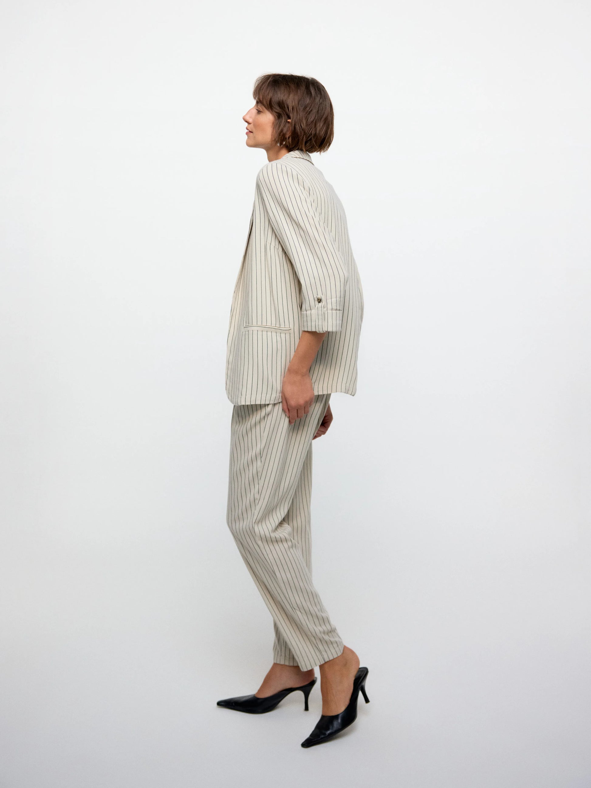 Trendy gray pinstripe off-white blazer with tailored silhouette and contemporary workwear-inspired street-style appeal.