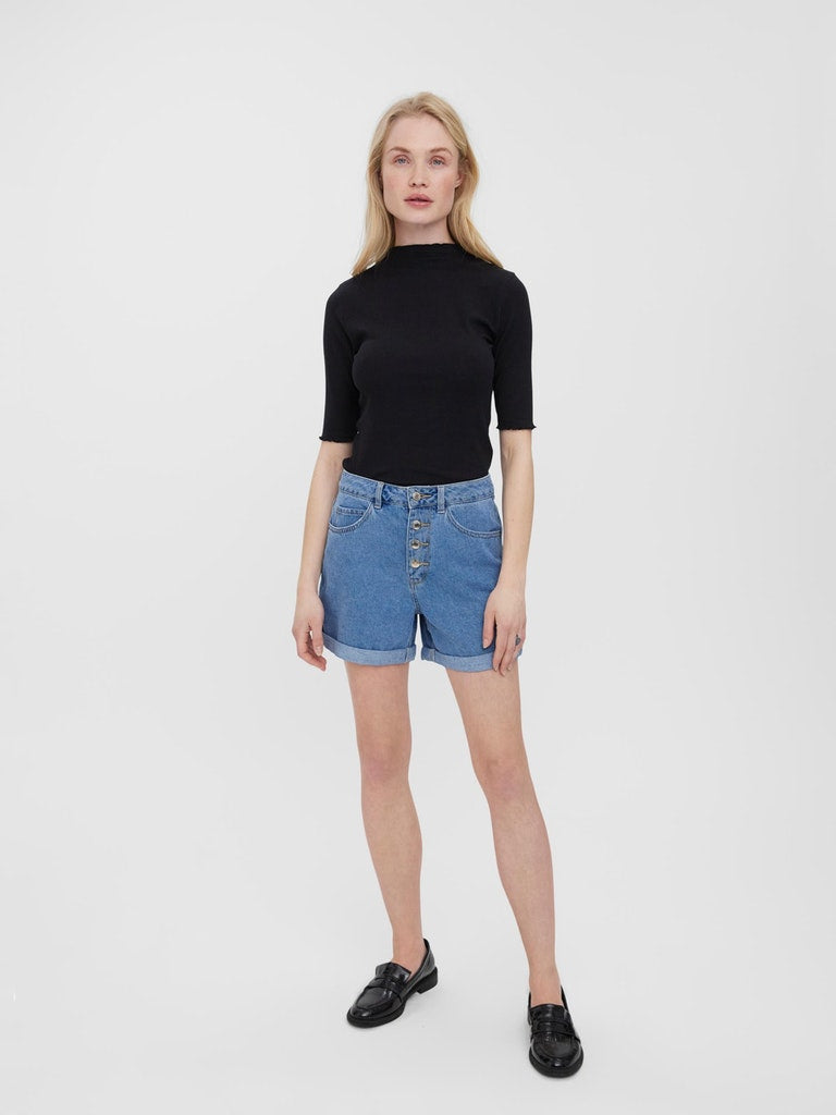 Comfortable everyday jean shorts in a light blue wash designed for effortless warm-weather outfits.