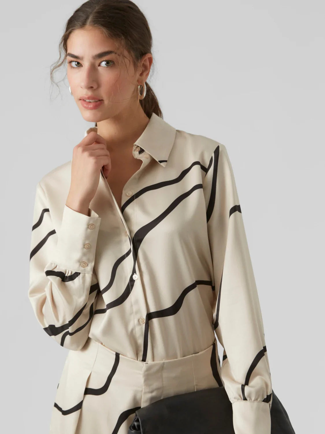 Minimalist women’s patterned blouse featuring artistic black wave detailing and elegant button-front design for modern fashion lovers.