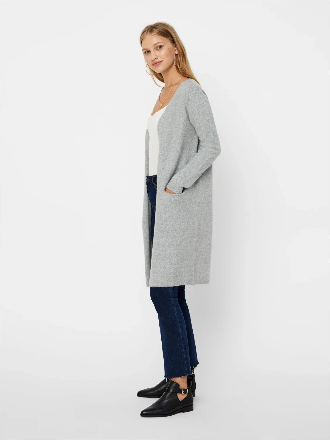 Contemporary longline gray cardigan with lightweight cozy knit and effortless modern women’s fashion.