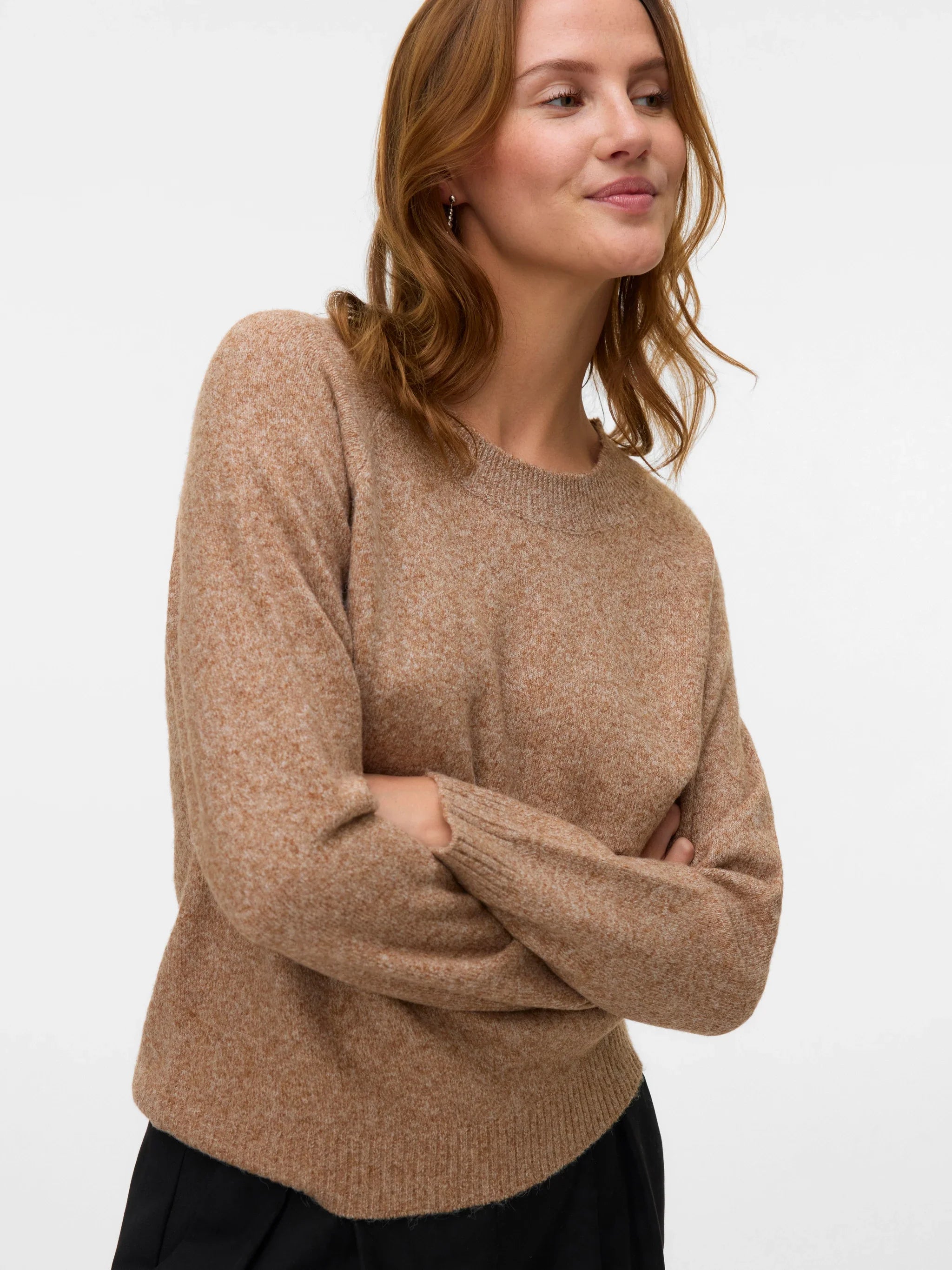 Women’s heathered brown sweater with relaxed silhouette for cozy autumn outfits, office wear, and winter layering.