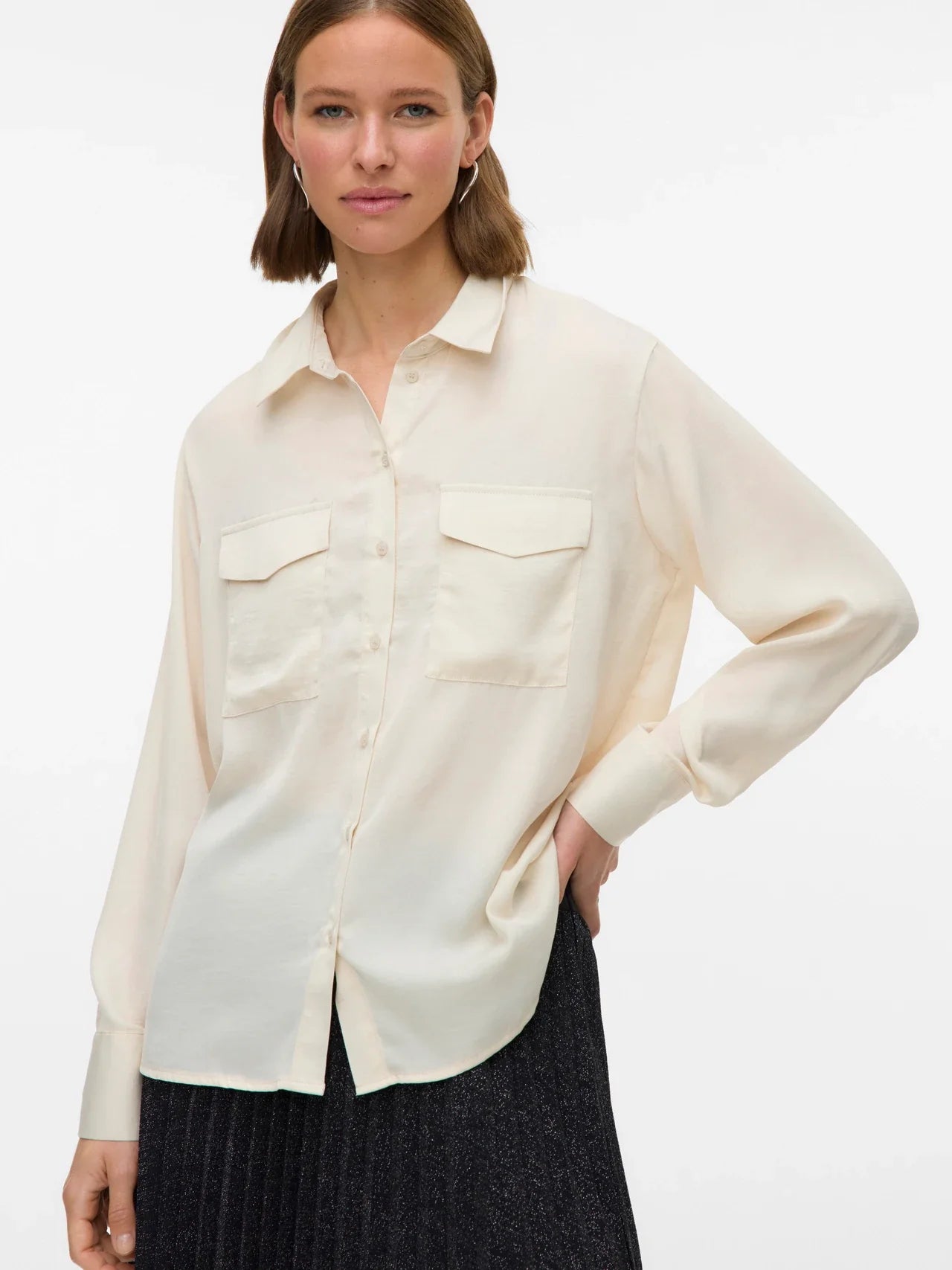 Women’s ivory button-down shirt with long sleeves, chest pockets, and relaxed fit for office, casual and smart casual outfits.