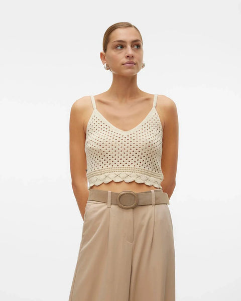 Women’s airy crochet knit cami featuring spaghetti straps, scalloped hemline, and lightweight texture for modern summer style.