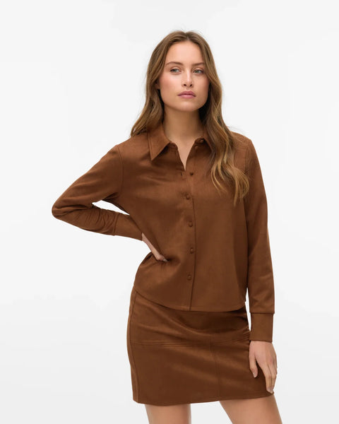 Women’s brown faux suede button-down shirt with long sleeves and collared neckline for elevated fall outfits.