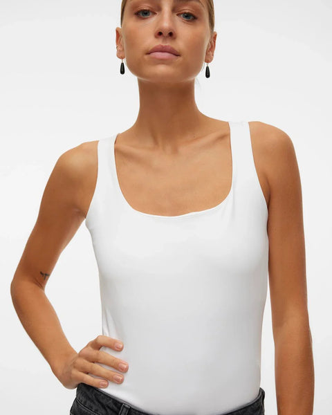 Elevated basic white tank top featuring a fitted silhouette and clean luxury-inspired everyday style.