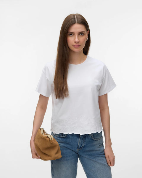 Elegant white woven top with subtle floral embroidery, relaxed fit and classic crew neckline for office, travel and weekend outfits.
