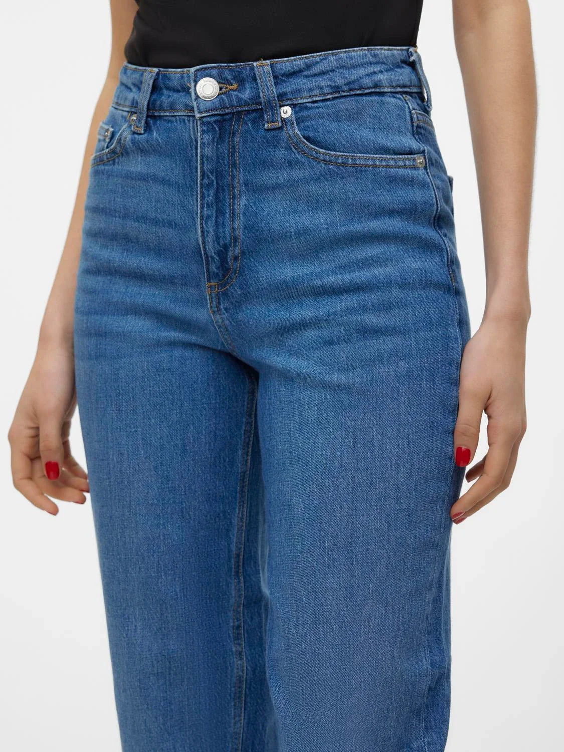 Modern medium wash jeans featuring a high-rise waist and tailored straight silhouette for everyday wear.