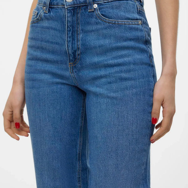 Modern medium wash jeans featuring a high-rise waist and tailored straight silhouette for everyday wear.