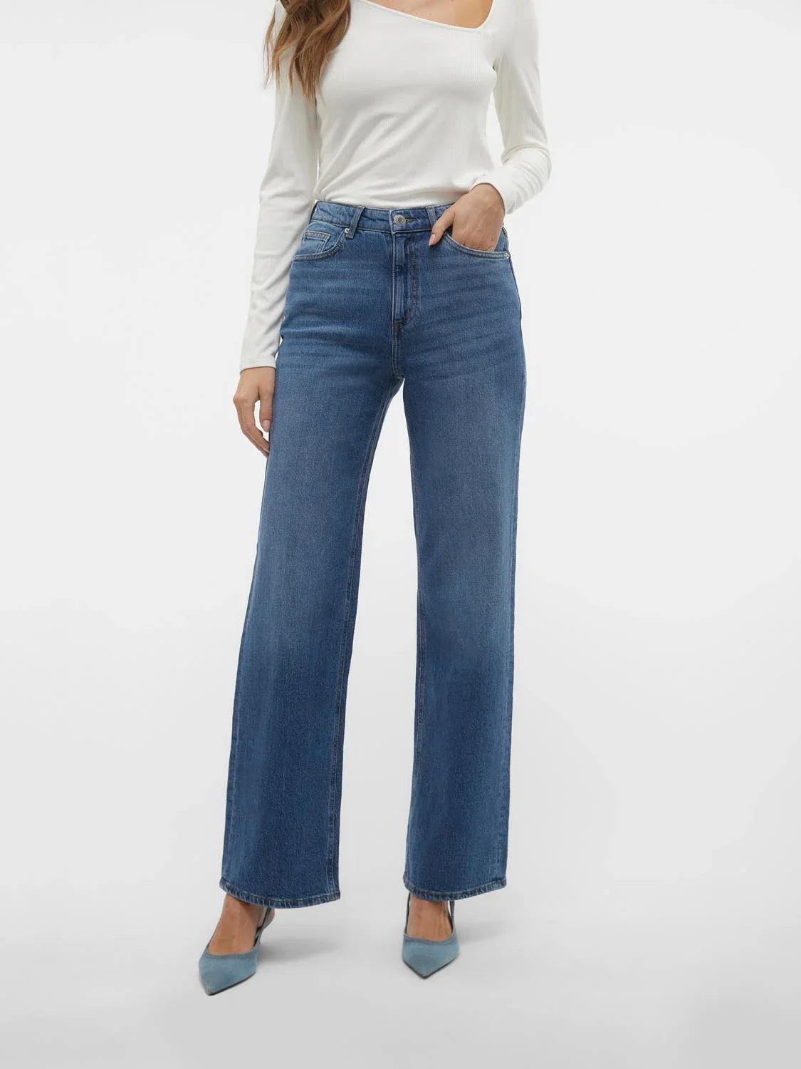 Women’s medium wash denim pants with straight leg cut and elevated everyday casual-chic look.
