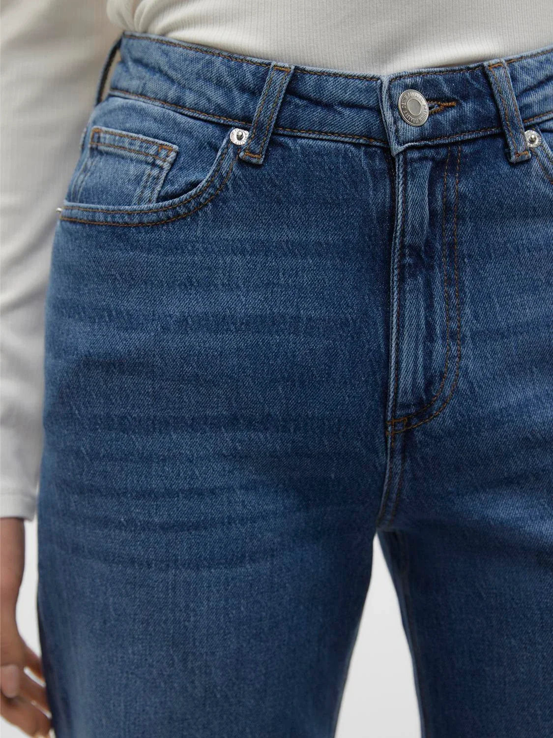 Boutique-style women’s denim jeans with relaxed straight fit and clean minimalist fashion aesthetic.