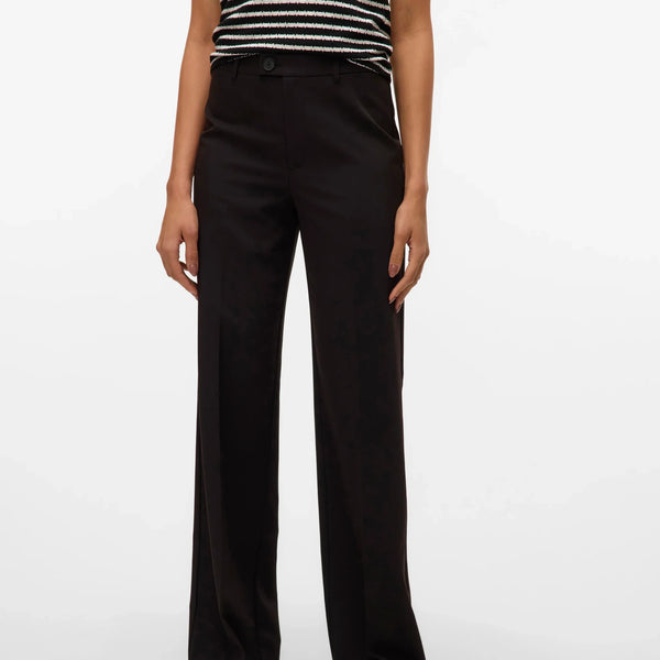 Fashion-editor tailored pants with relaxed fit and elevated monochrome styling